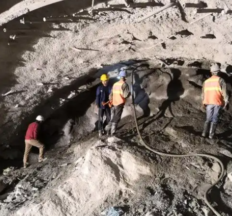 泾阳拱顶带模注浆料的施工流程及注意事项